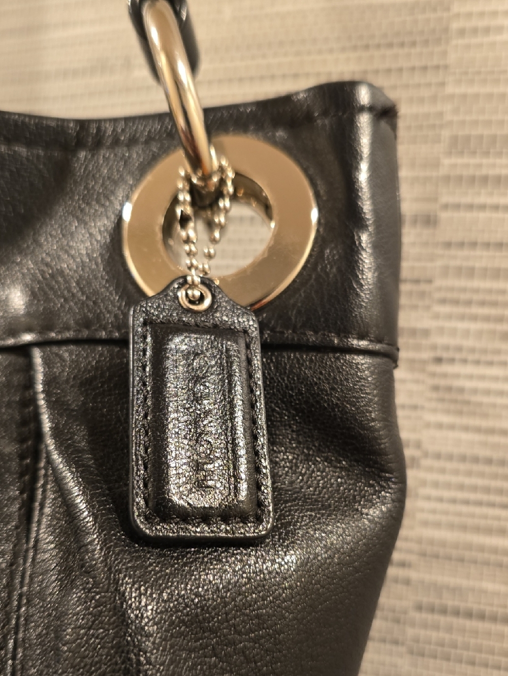 Coach Vintage Black Leather Shoulder Bag with Gold-Tone Rings - Picture 3 of 8